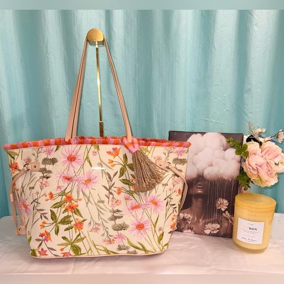 Spartina 449 Handbags - Like New - Spartina 449 Daufuskie Island Floral Tote